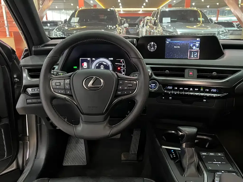Lexus UX — фото 3