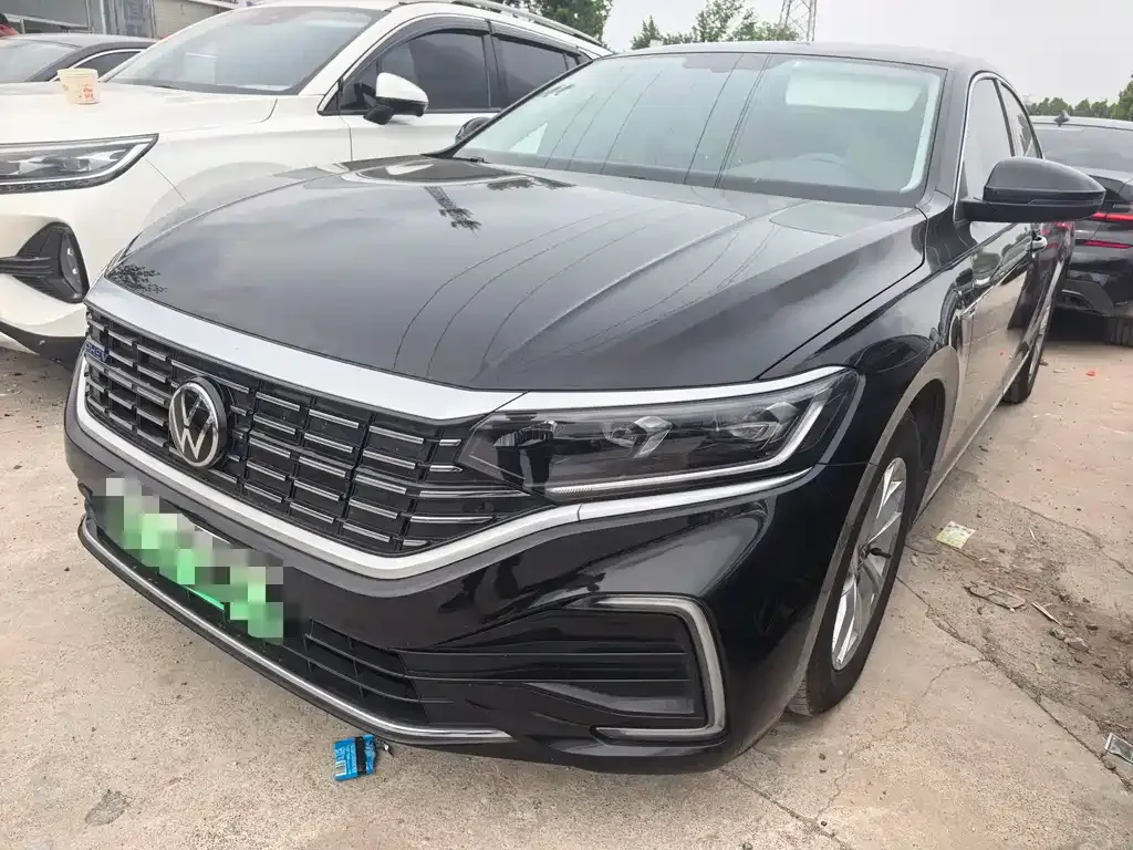 Volkswagen Passat New Energy — фото 1