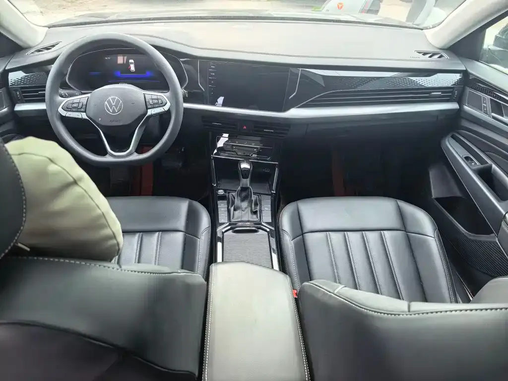 Volkswagen Passat New Energy — фото 10