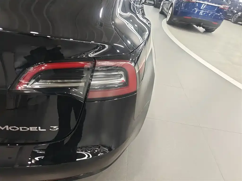 Tesla Model 3 — фото 6