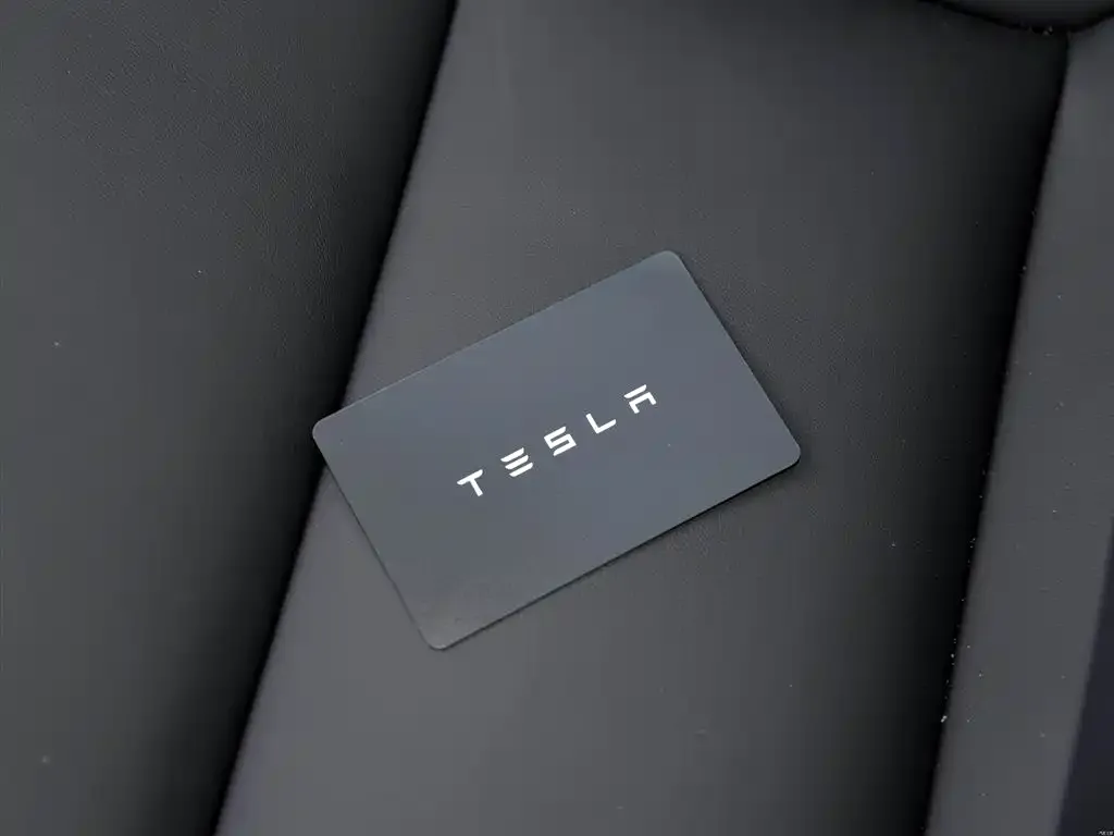 Tesla Model 3 — фото 3
