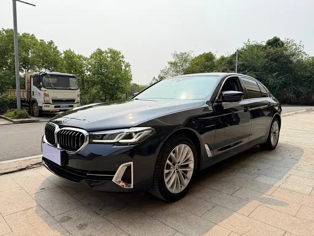 BMW 5 Series — фото 1