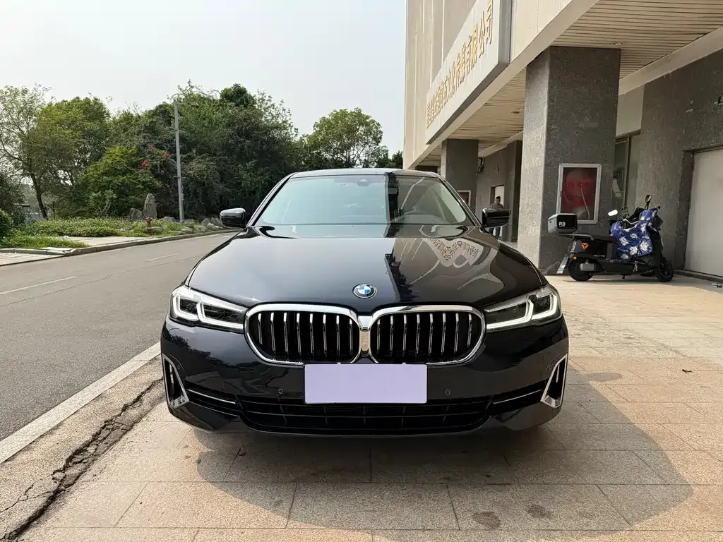BMW 5 Series — фото 10