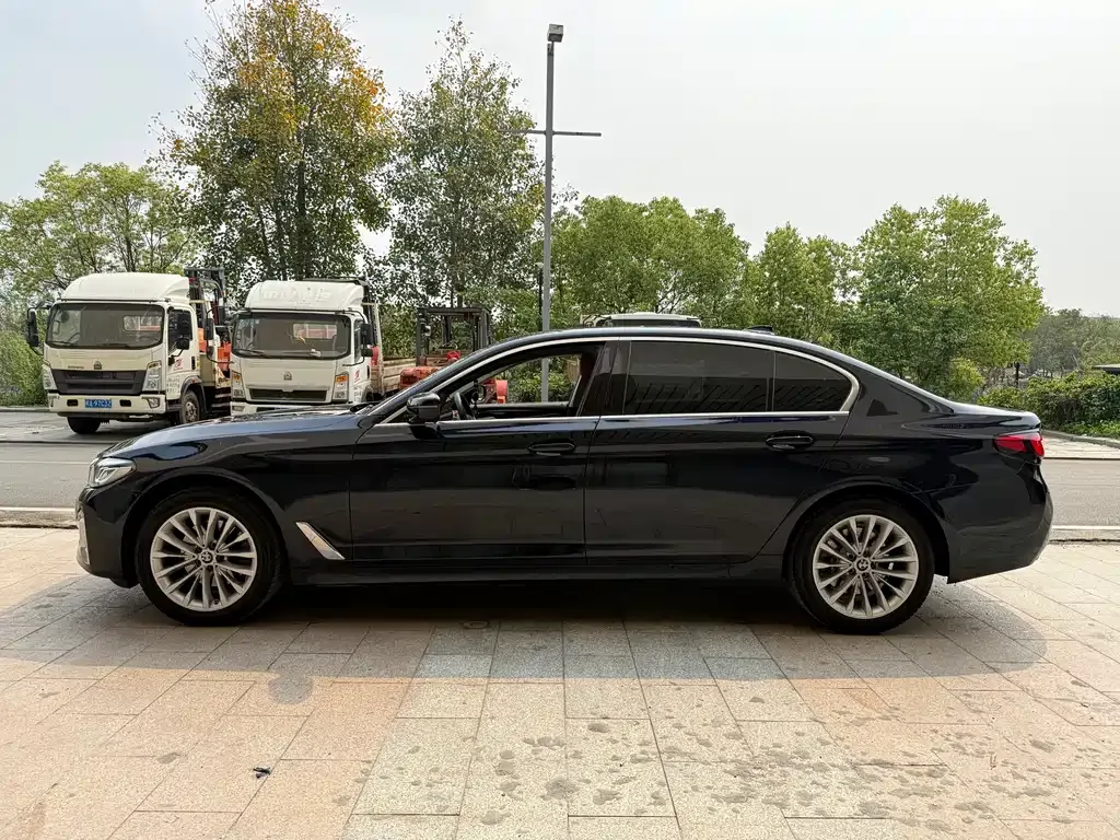 BMW 5 Series — фото 4