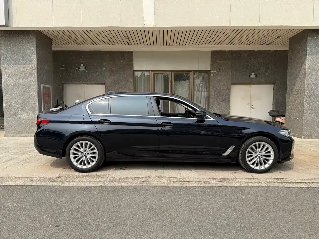 BMW 5 Series — фото 2