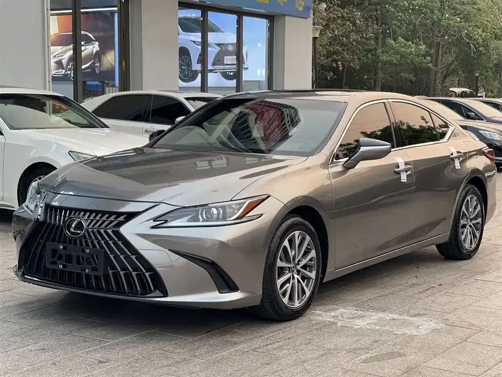 Lexus ES — фото 1