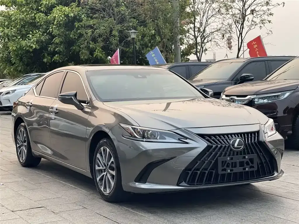 Lexus ES — фото 8