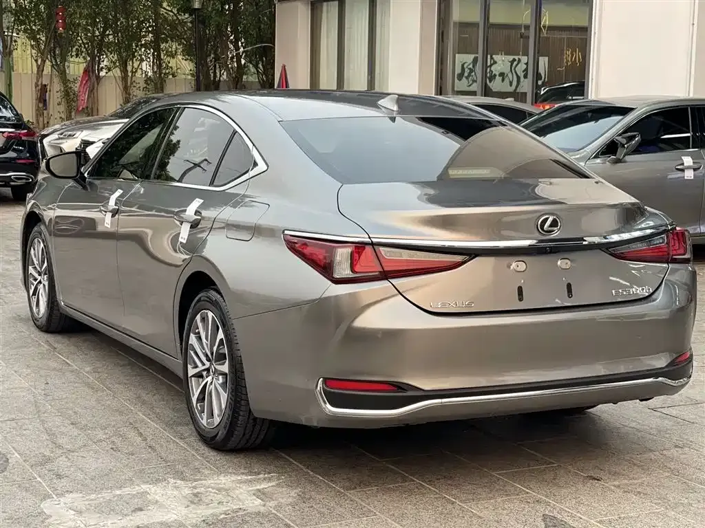 Lexus ES — фото 6