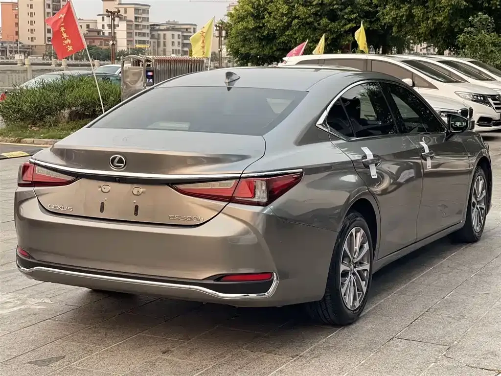 Lexus ES — фото 7