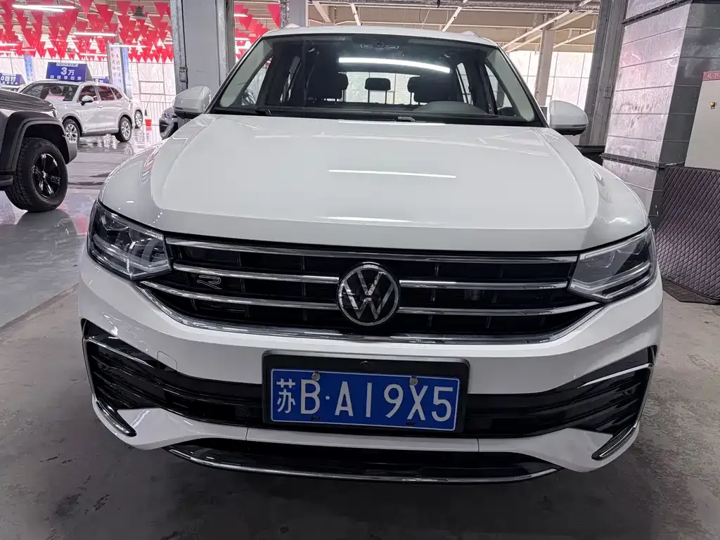 Volkswagen Tiguan L — фото 4