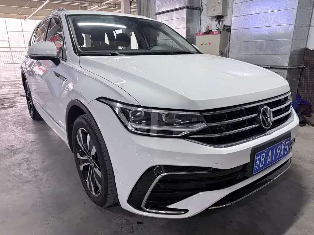 Volkswagen Tiguan L — фото 6