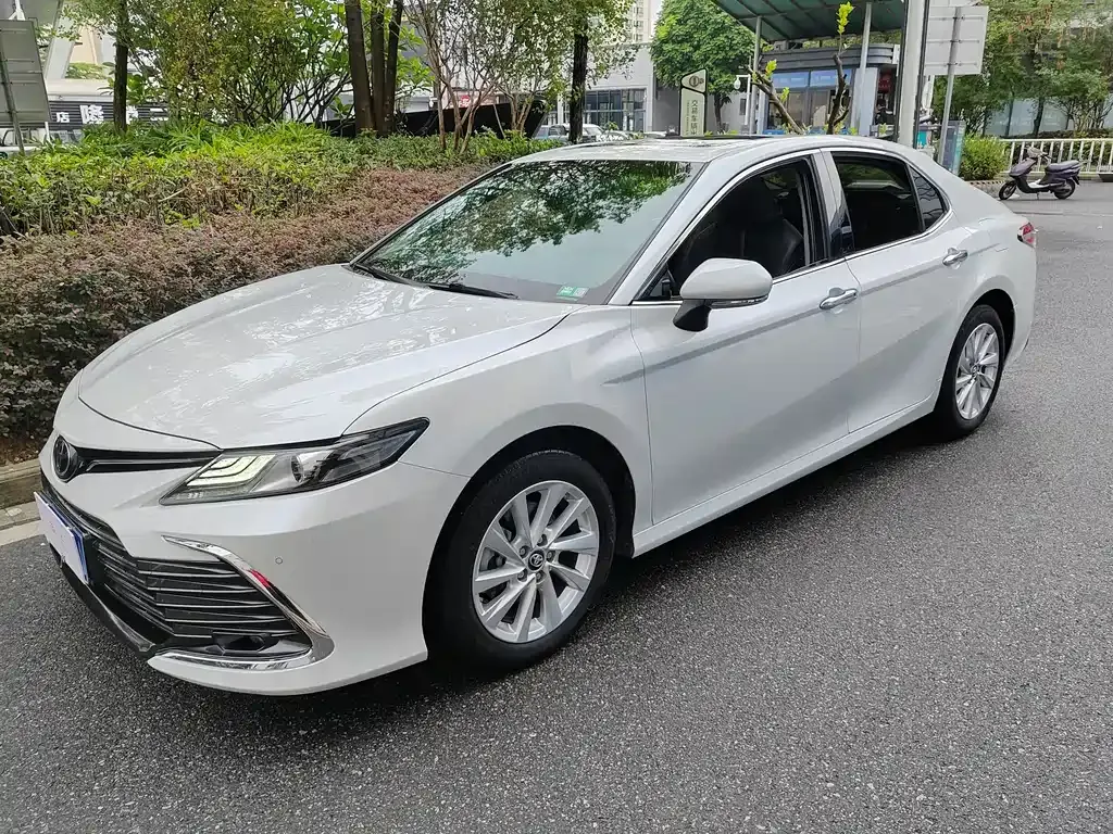 Toyota Camry — фото 5