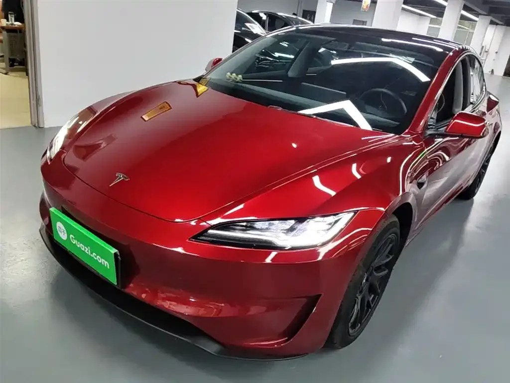 Tesla Model 3 — фото 1