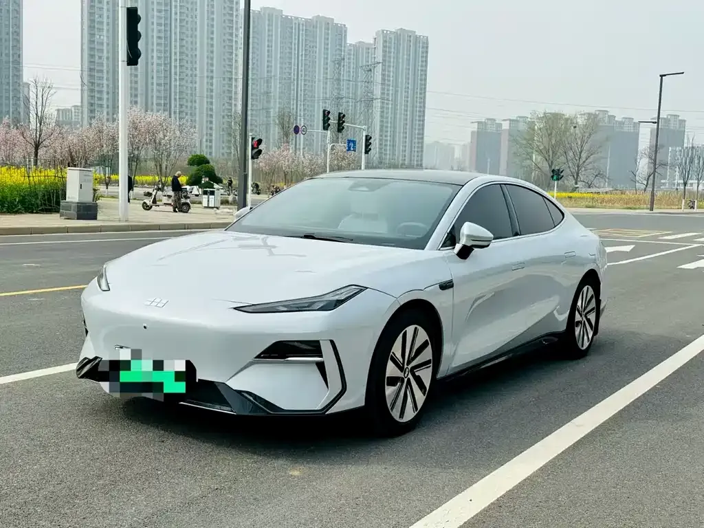 Geely Galaxy E8 — фото 1