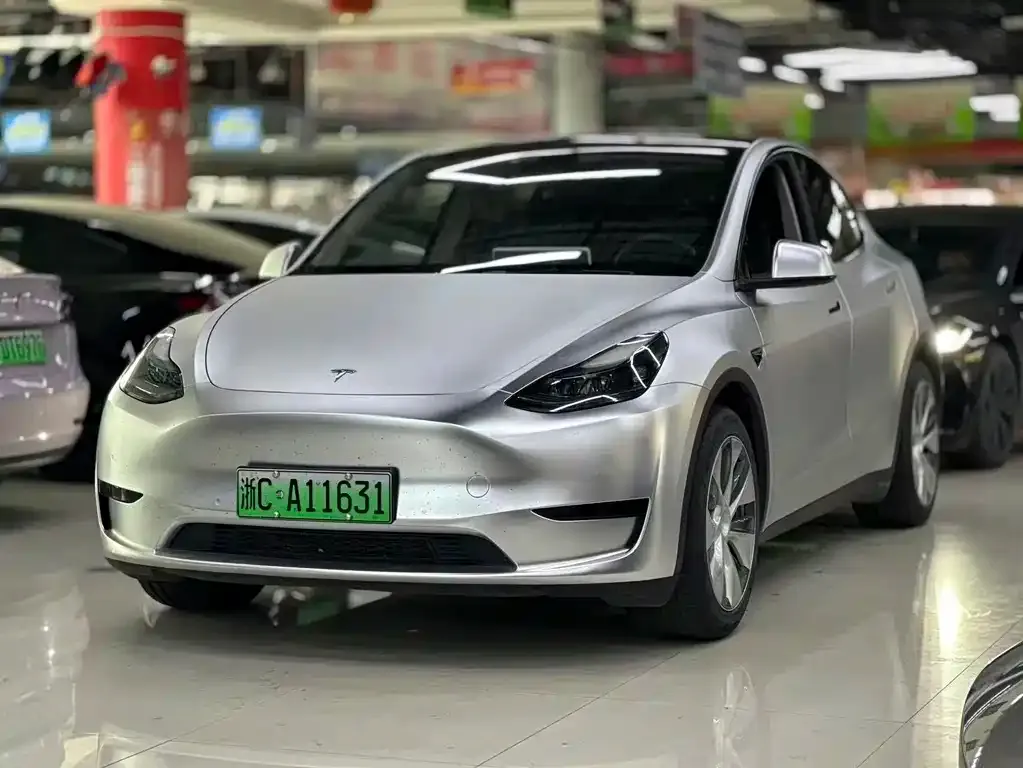 Tesla Model Y — фото 1