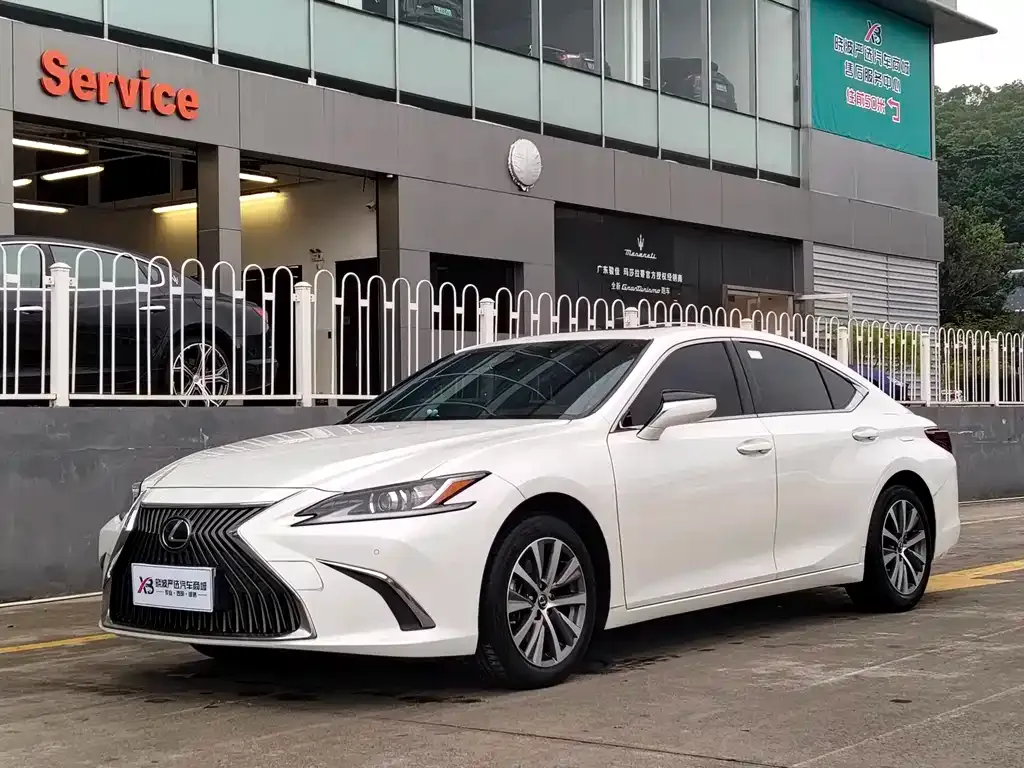 Lexus ES — фото 1