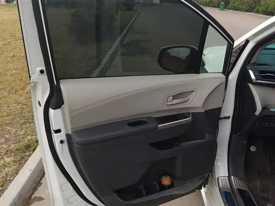 Toyota Sienna — фото 9