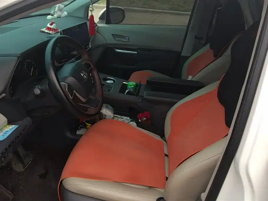 Toyota Sienna — фото 4