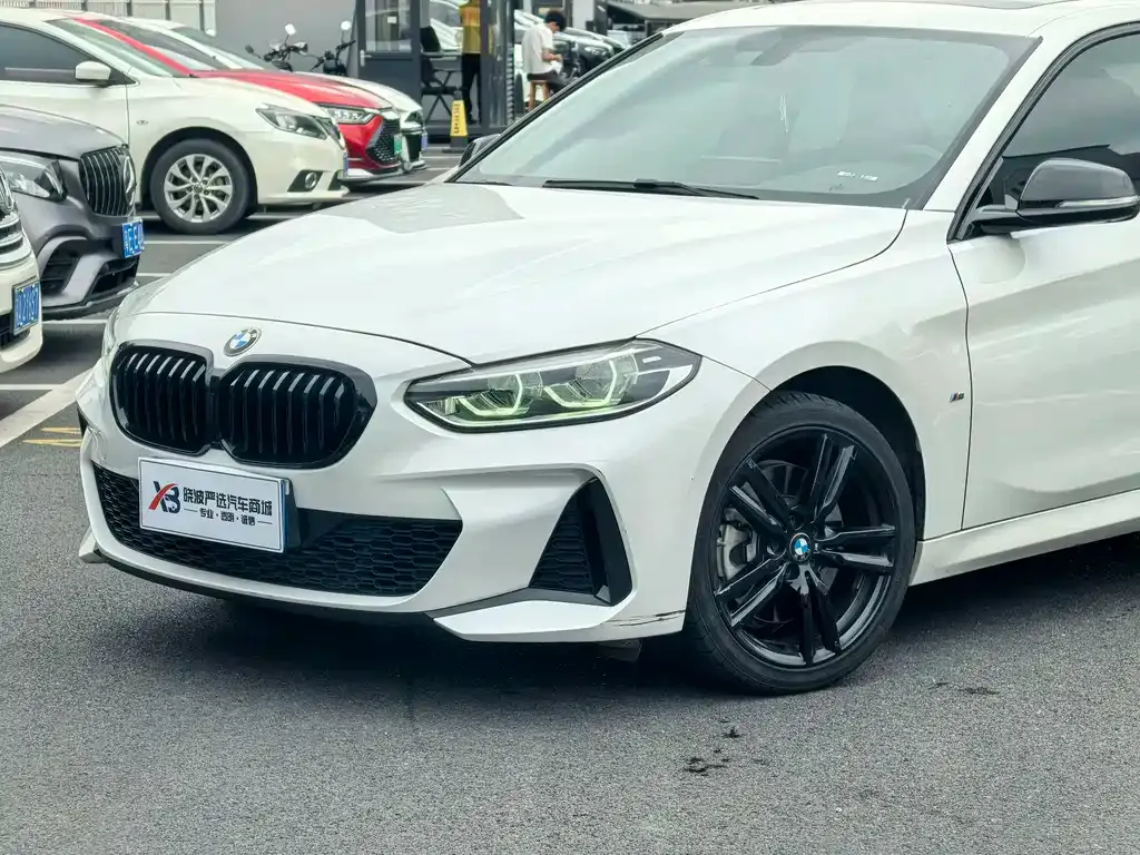 BMW 1 Series — фото 1