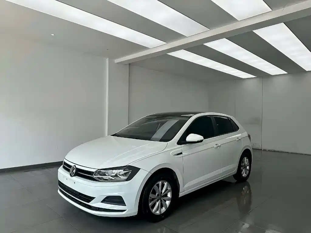 Volkswagen Polo — фото 1