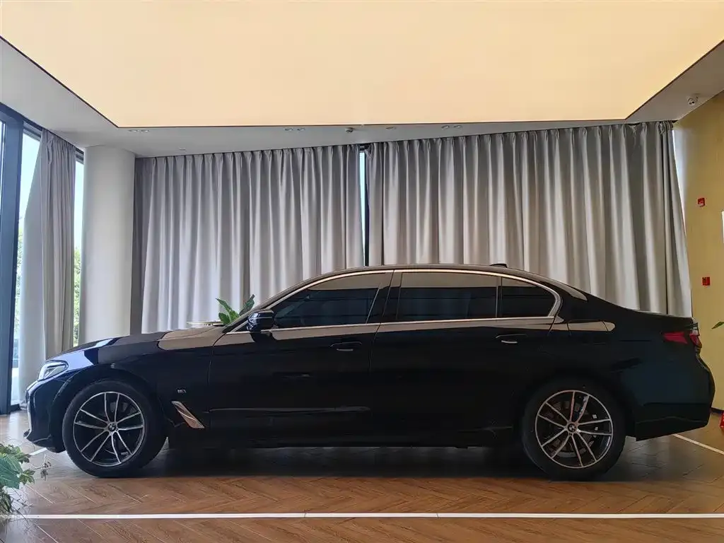 BMW 5 Series — фото 2