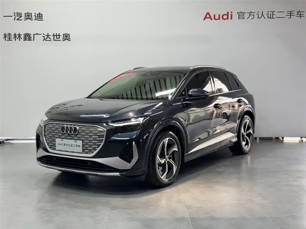 Audi Q4 e-tron — фото 1