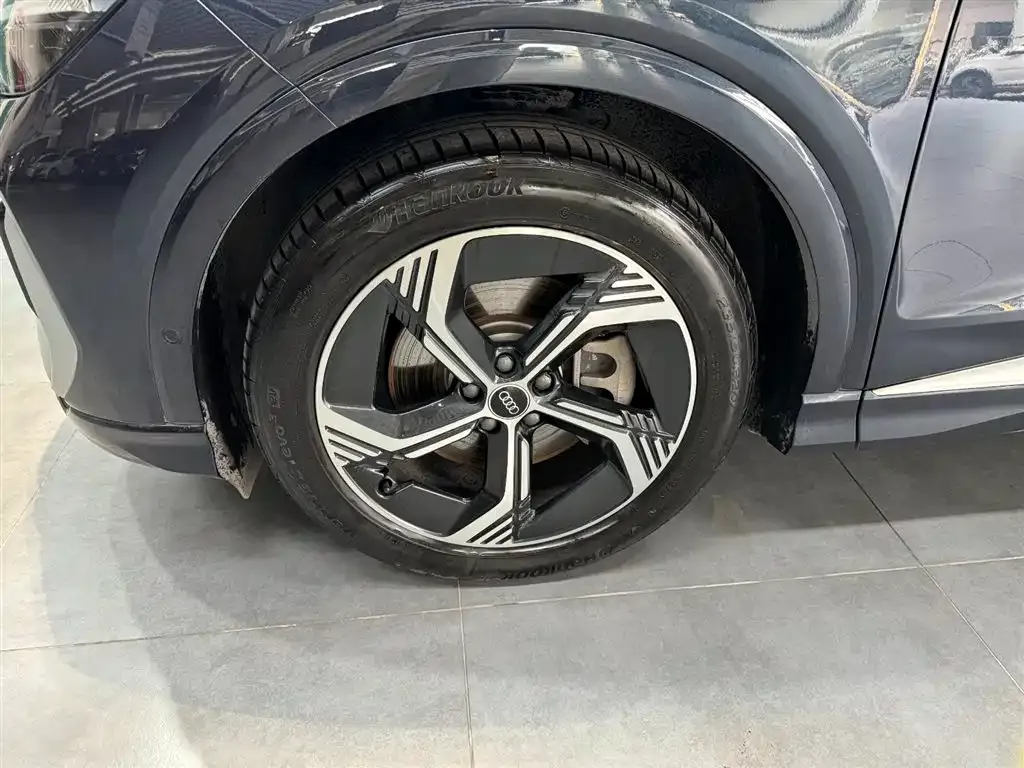 Audi Q4 e-tron — фото 10