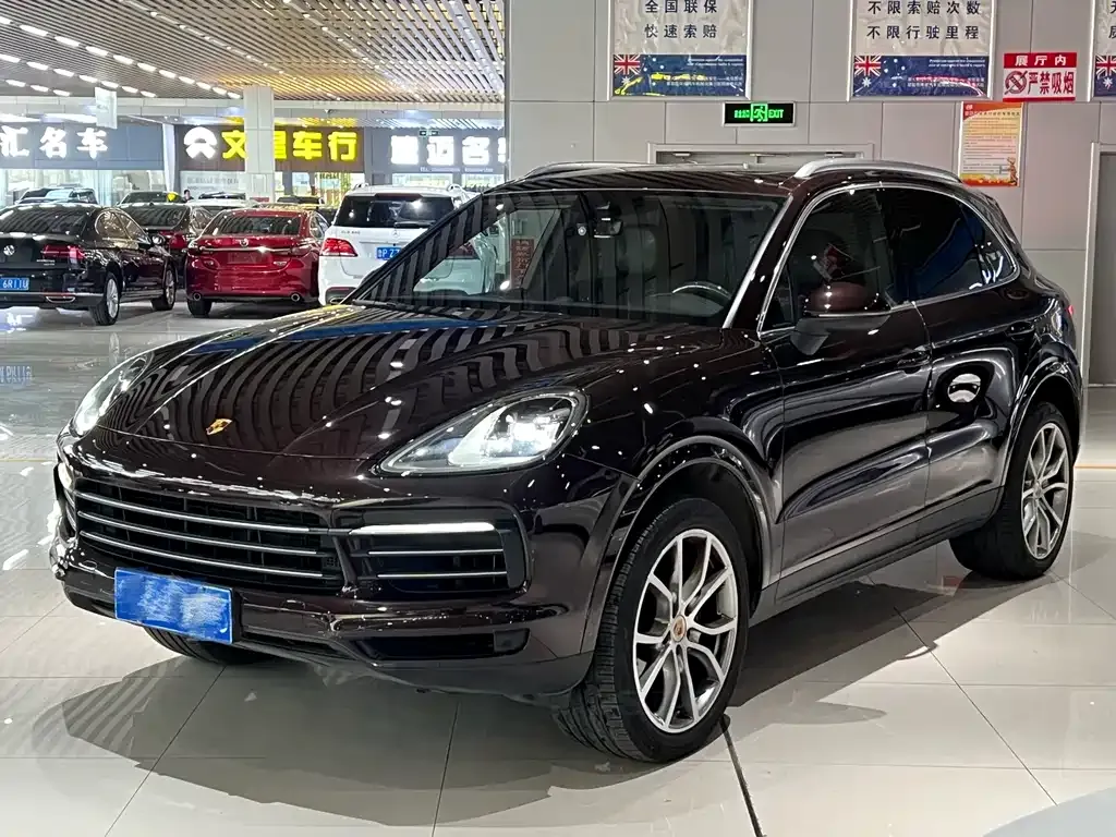 Porsche Cayenne — фото 1