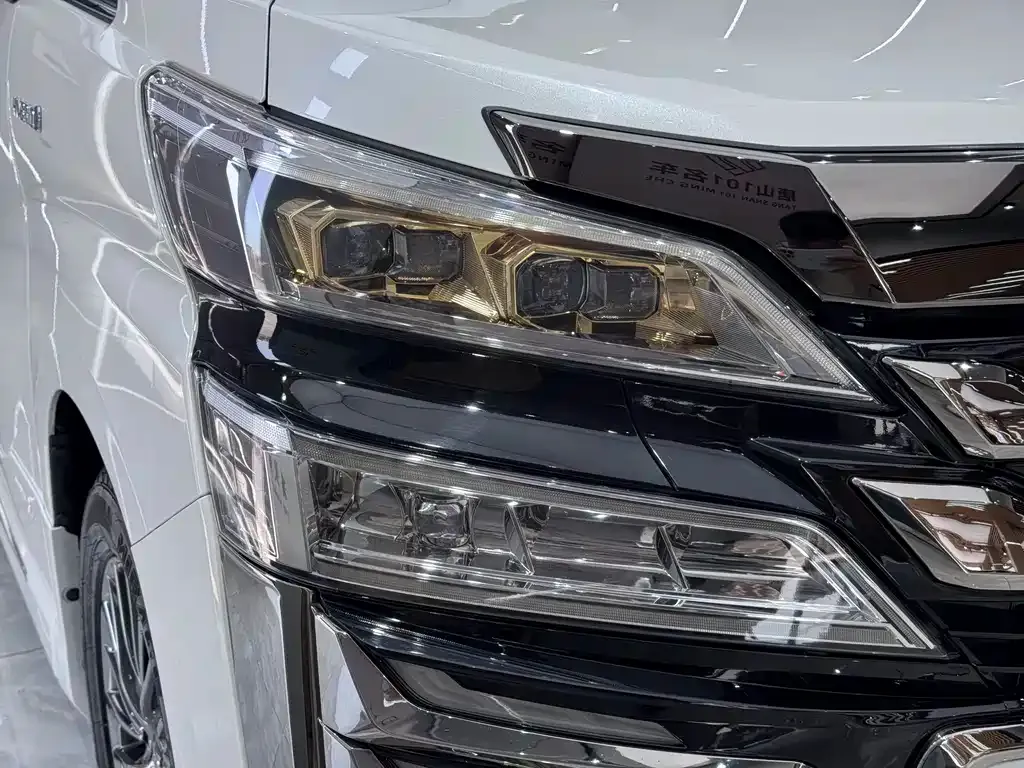 Toyota Vellfire — фото 5