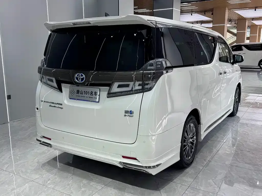 Toyota Vellfire — фото 3
