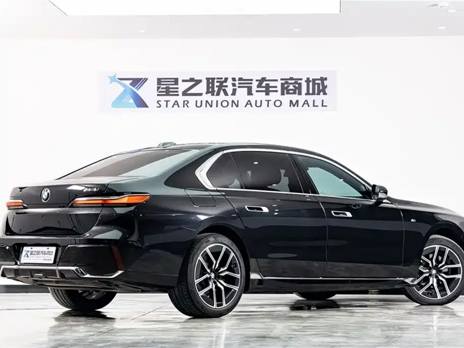 BMW 7 Series — фото 10
