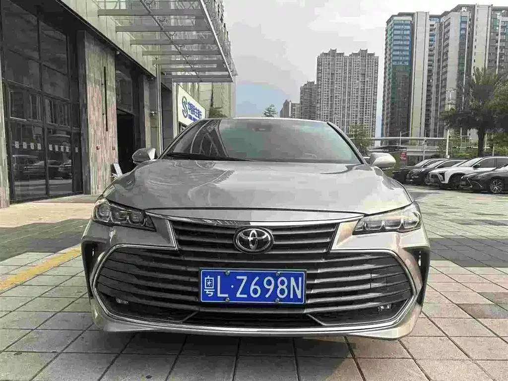 Toyota Avalon — фото 1