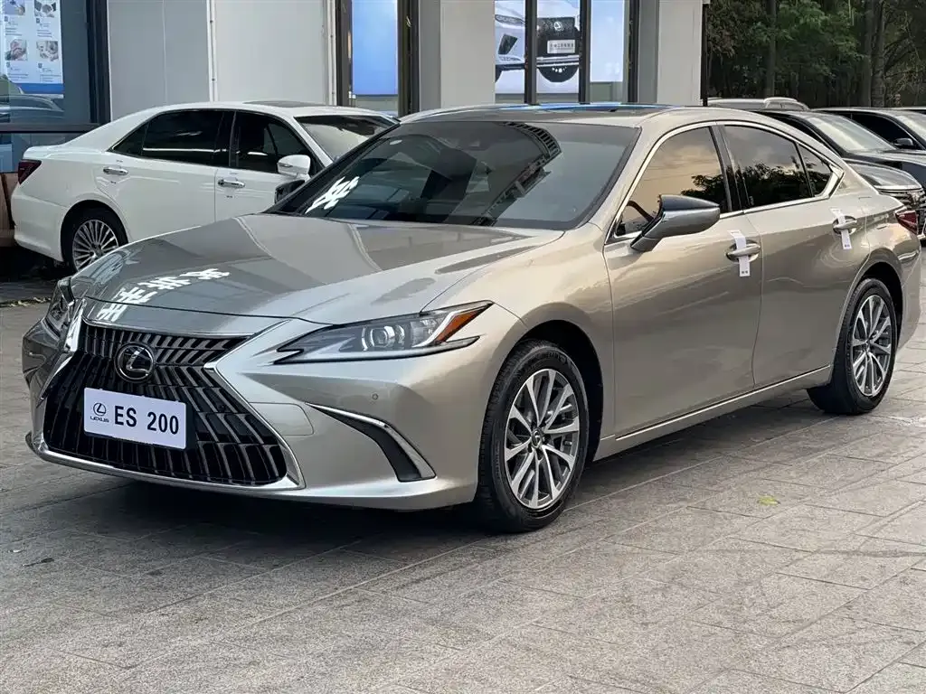 Lexus ES — фото 1