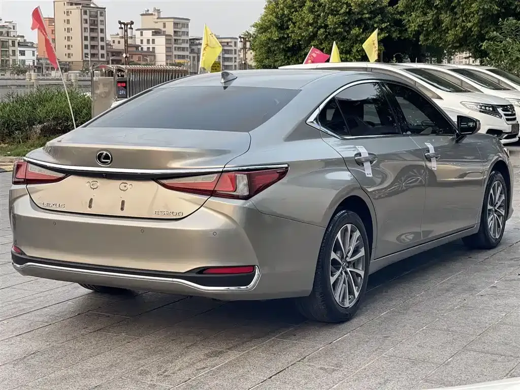 Lexus ES — фото 5
