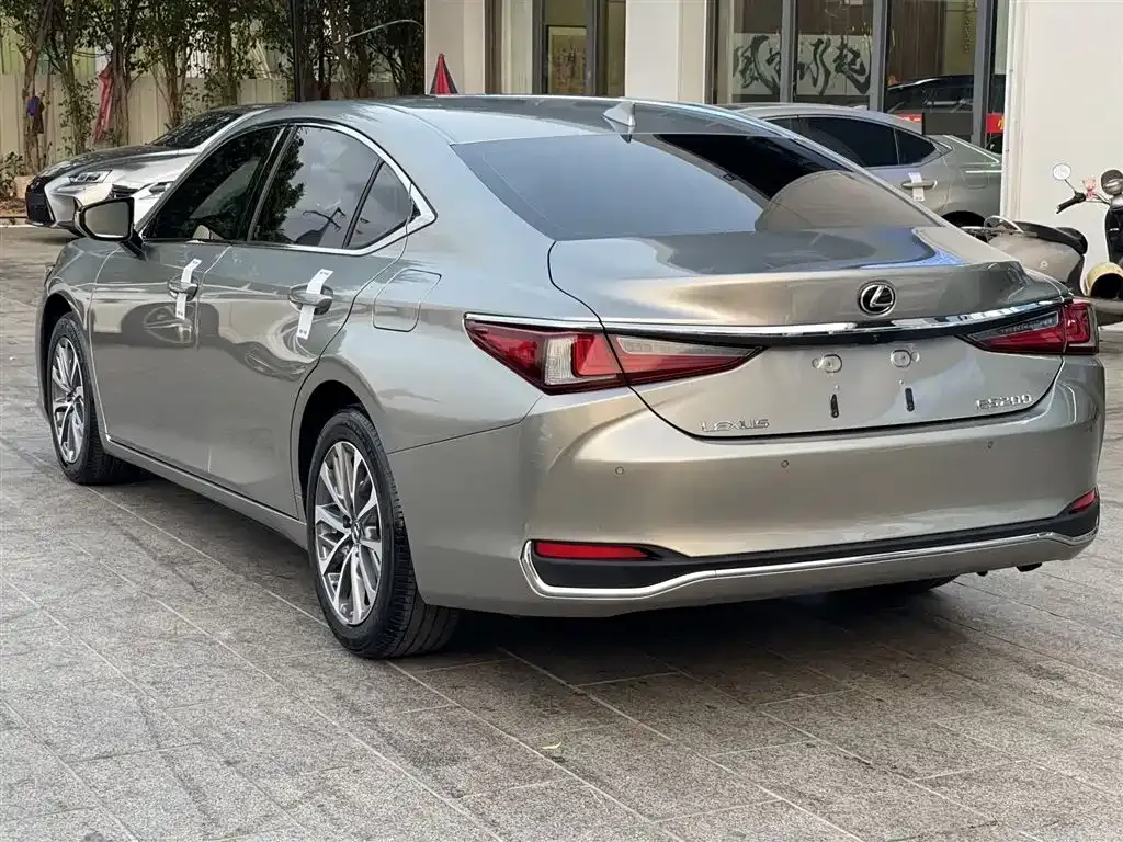 Lexus ES — фото 8