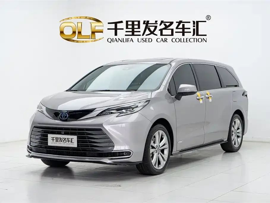 Toyota Sienna — фото 1