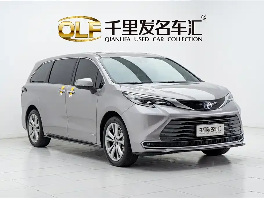 Toyota Sienna — фото 10