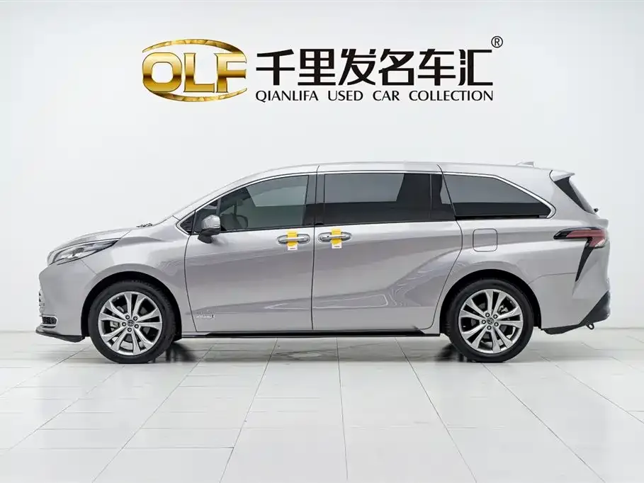 Toyota Sienna — фото 5