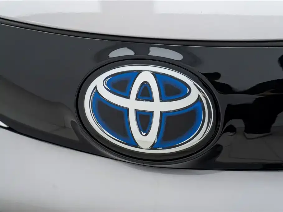 Toyota Sienna — фото 7