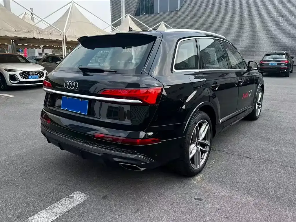 Audi Q7 — фото 10