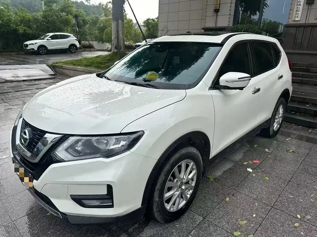 Nissan X-Trail — фото 1