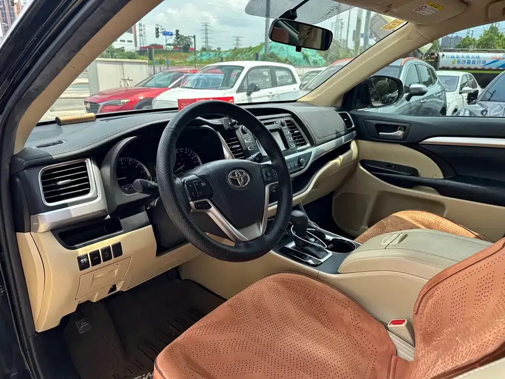 Toyota Highlander — фото 2