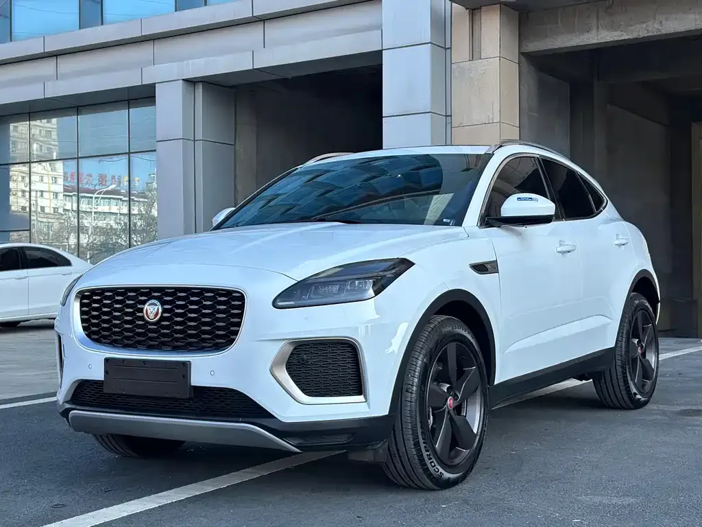 Jaguar E-PACE — фото 1
