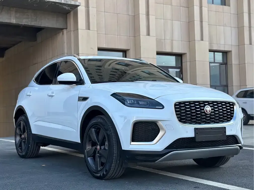 Jaguar E-PACE — фото 9