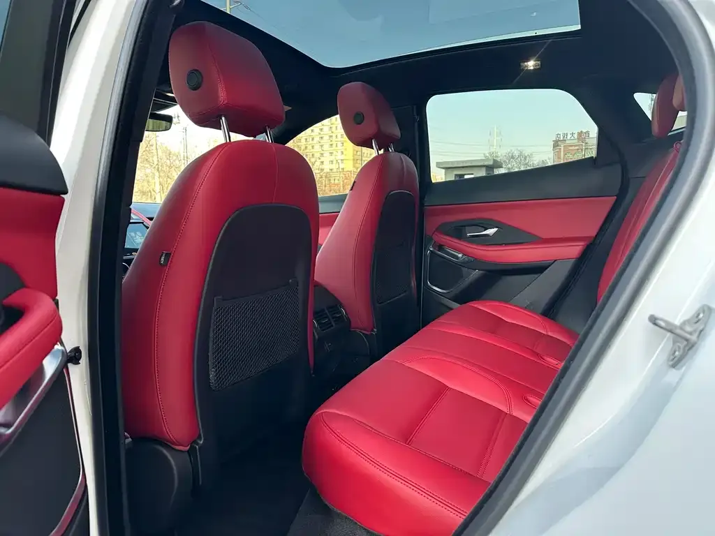 Jaguar E-PACE — фото 3