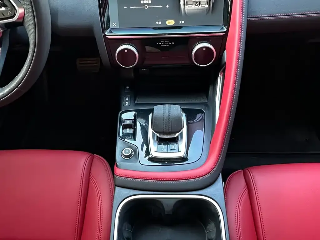 Jaguar E-PACE — фото 5