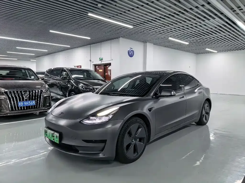 Tesla Model 3 — фото 1