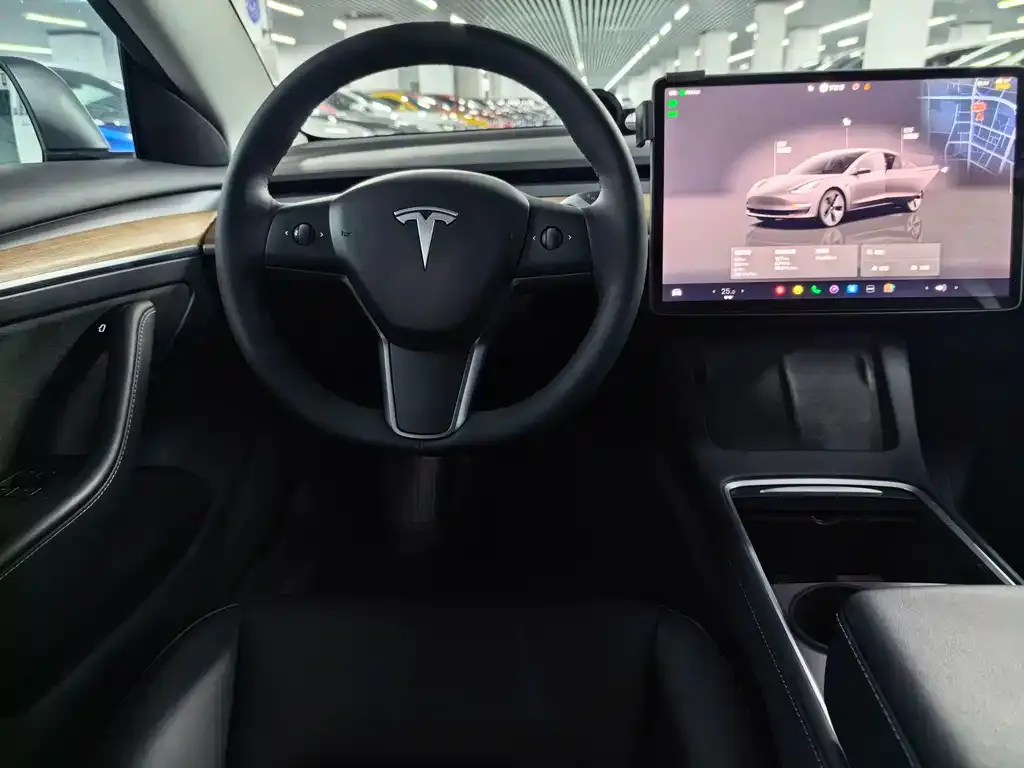 Tesla Model 3 — фото 3