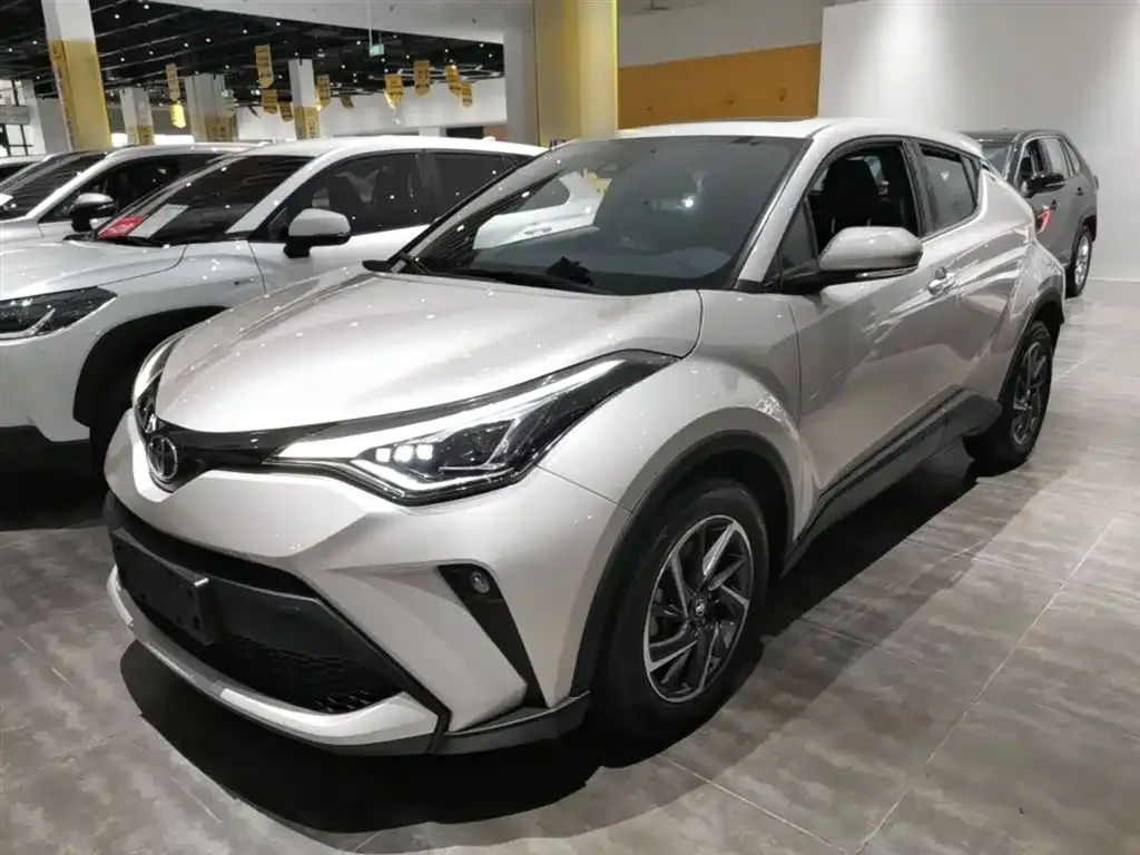Toyota C-HR — фото 1
