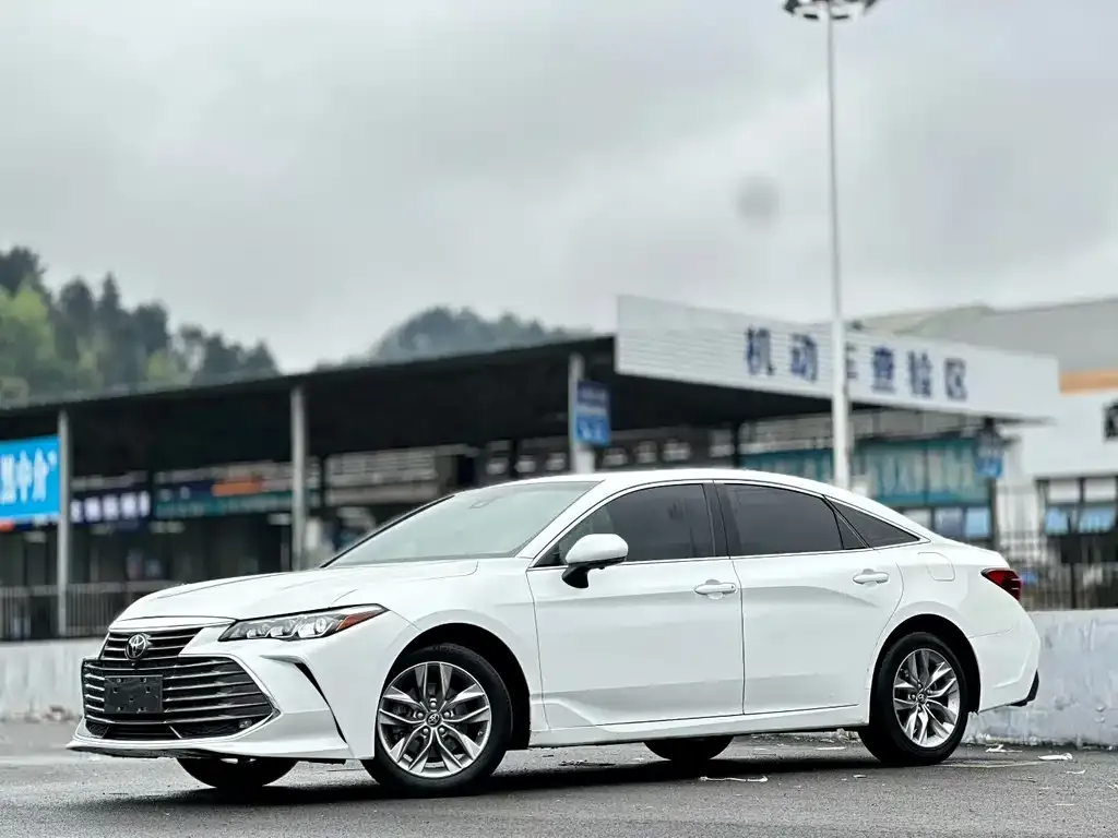 Toyota Avalon — фото 1
